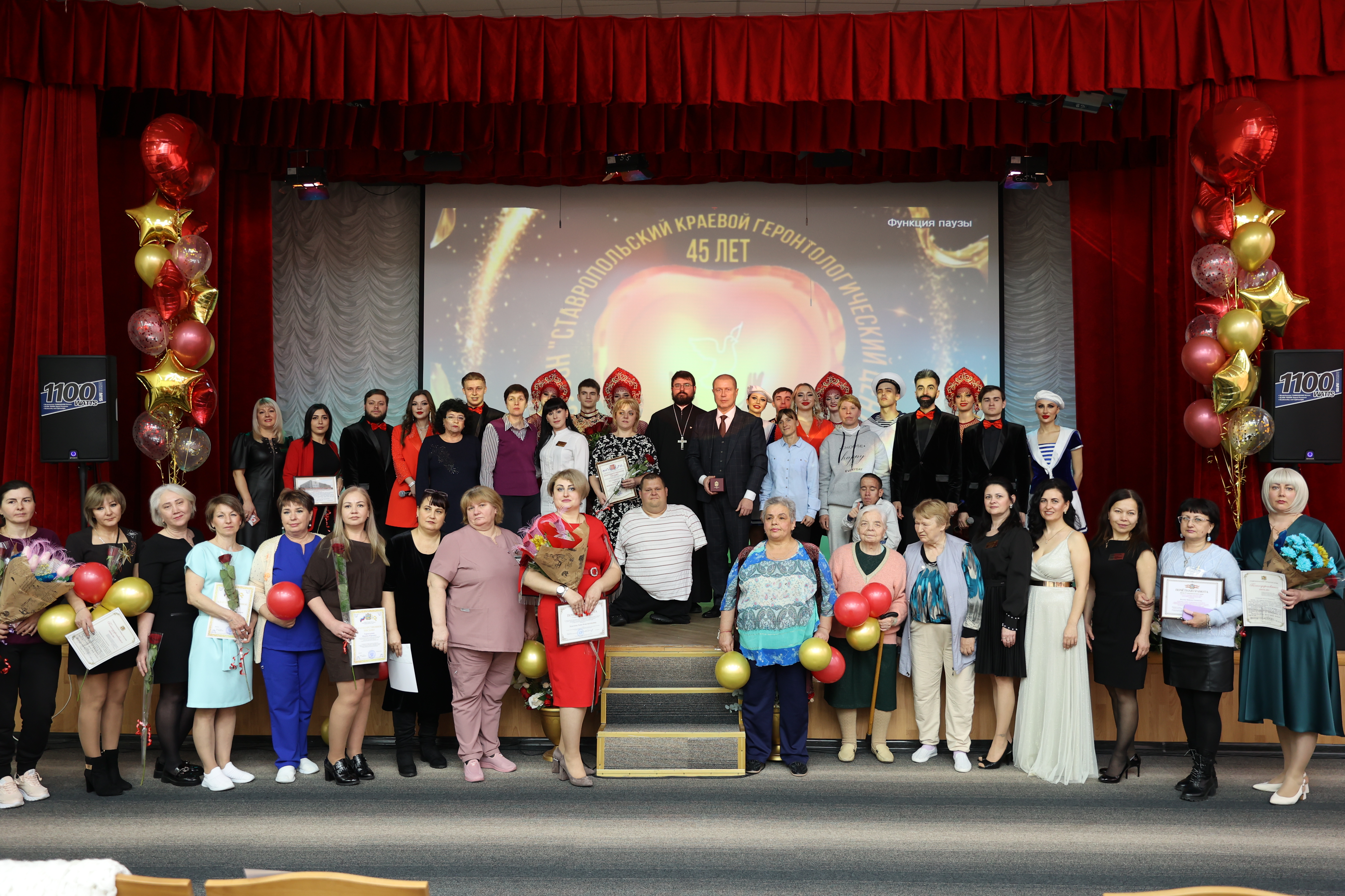 Мягкая мебель в холле